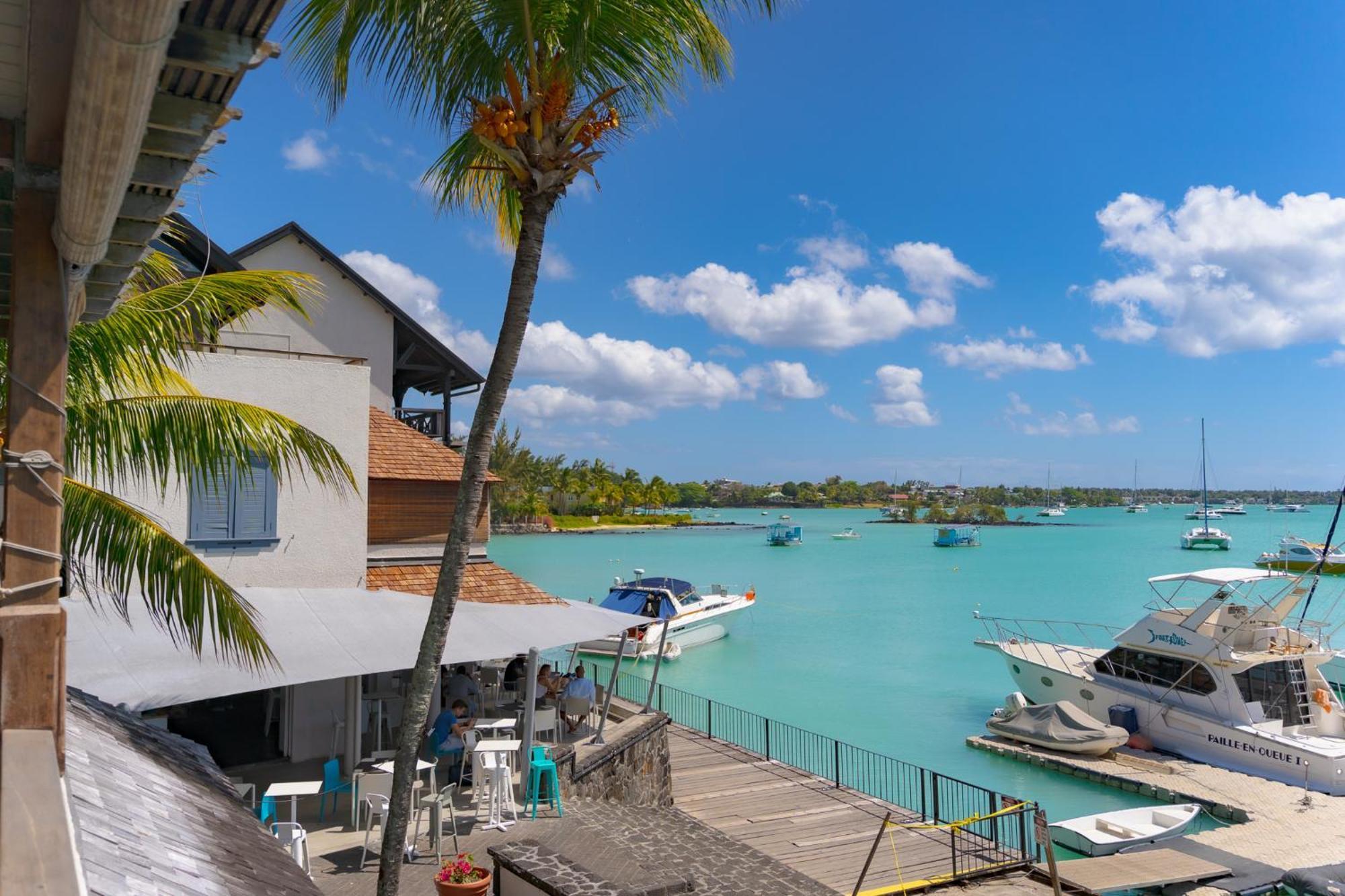 Beachfront Luxurious Stunning Sunset Boulevard Apartment, Grand Baie Exteriör bild