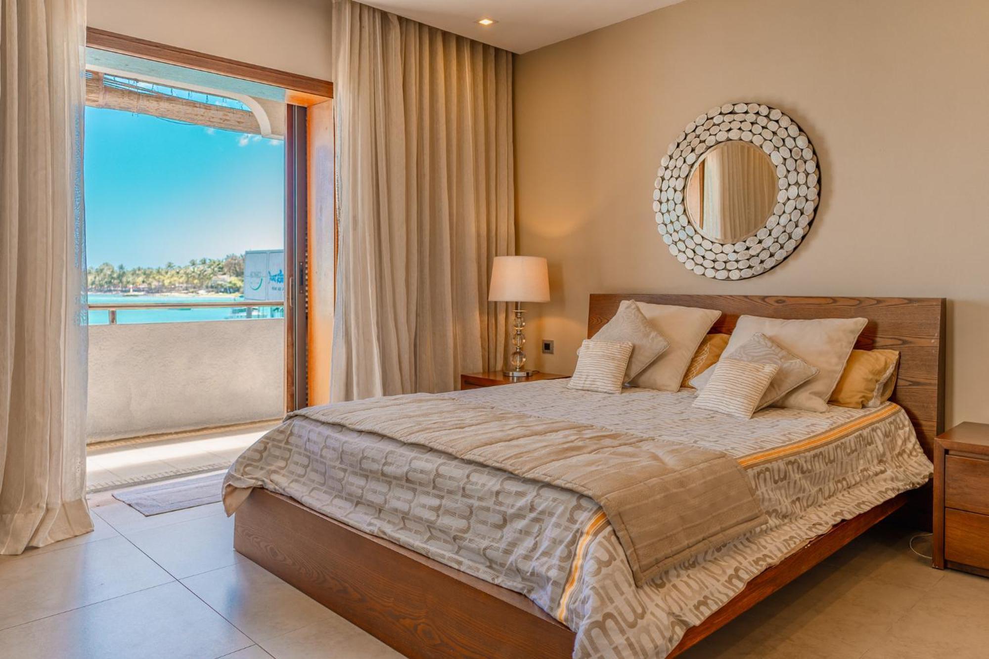 Beachfront Luxurious Stunning Sunset Boulevard Apartment, Grand Baie Exteriör bild