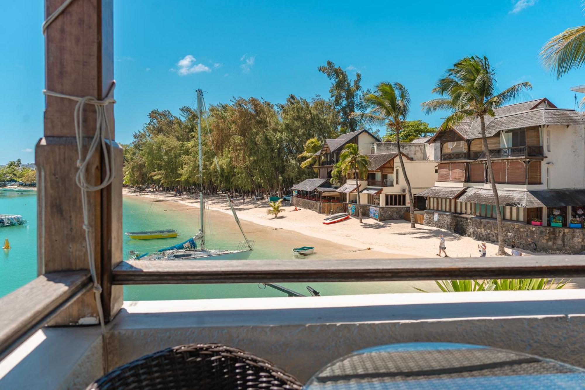 Beachfront Luxurious Stunning Sunset Boulevard Apartment, Grand Baie Exteriör bild