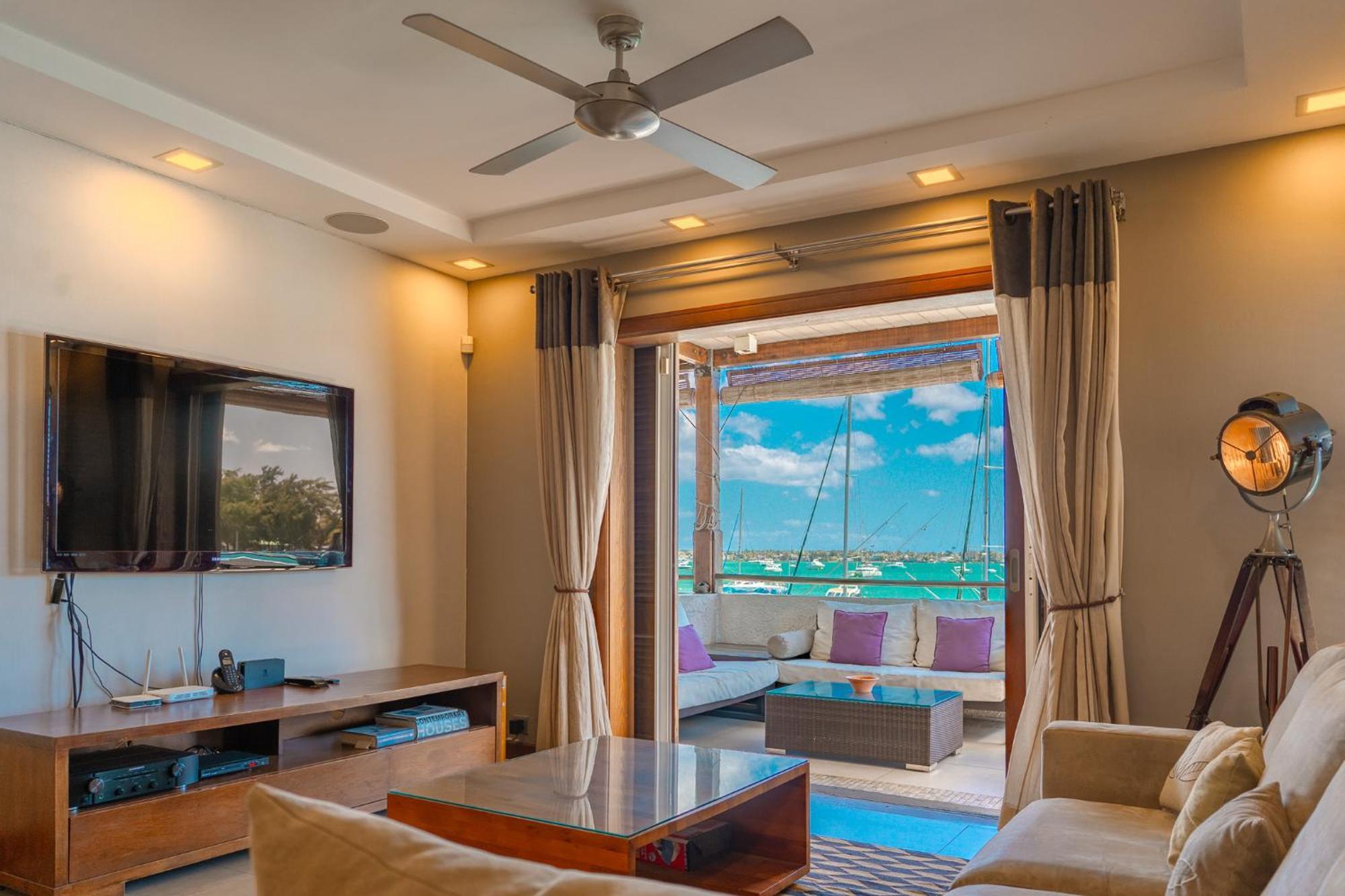Beachfront Luxurious Stunning Sunset Boulevard Apartment, Grand Baie Exteriör bild