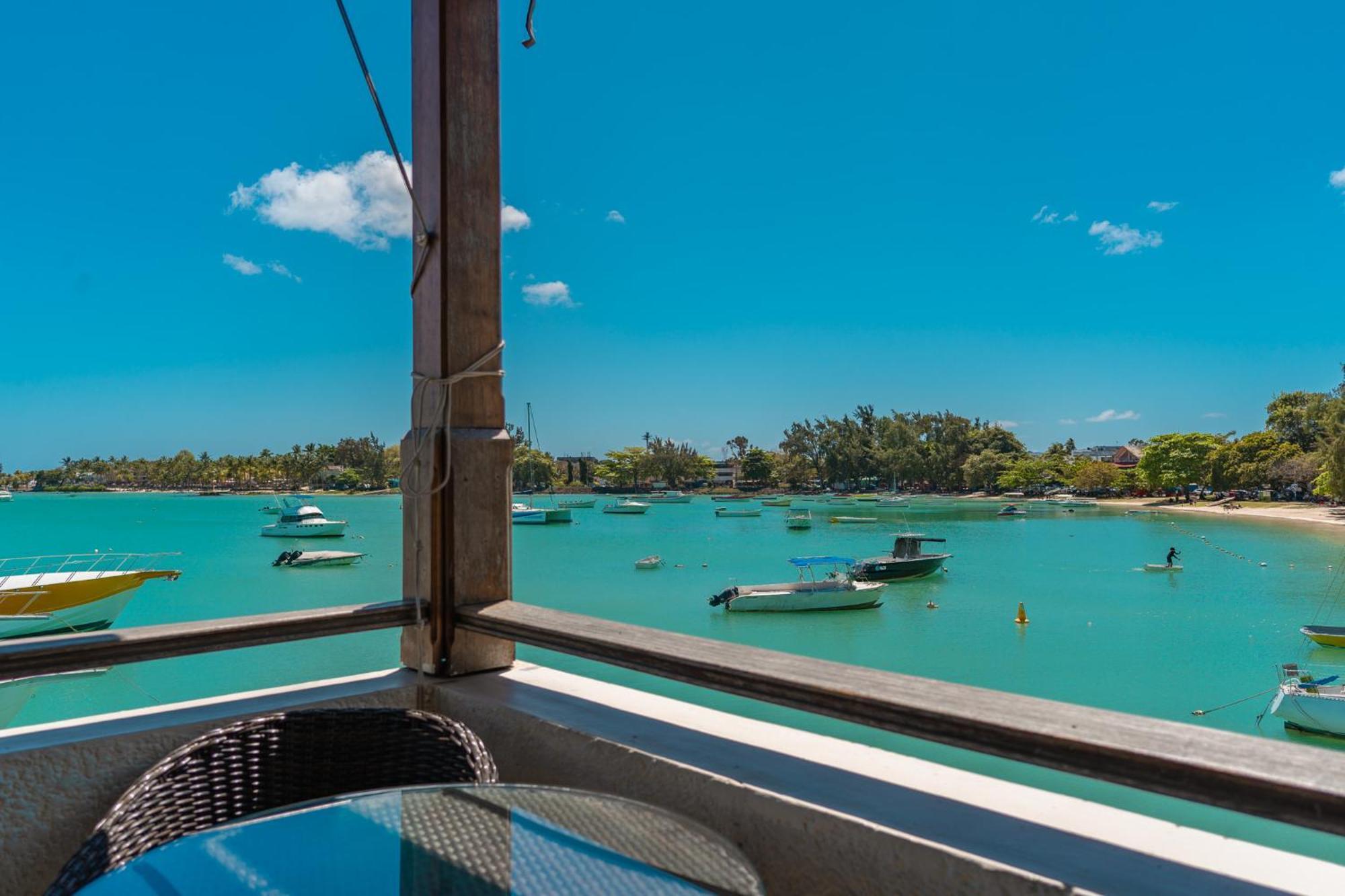 Beachfront Luxurious Stunning Sunset Boulevard Apartment, Grand Baie Exteriör bild