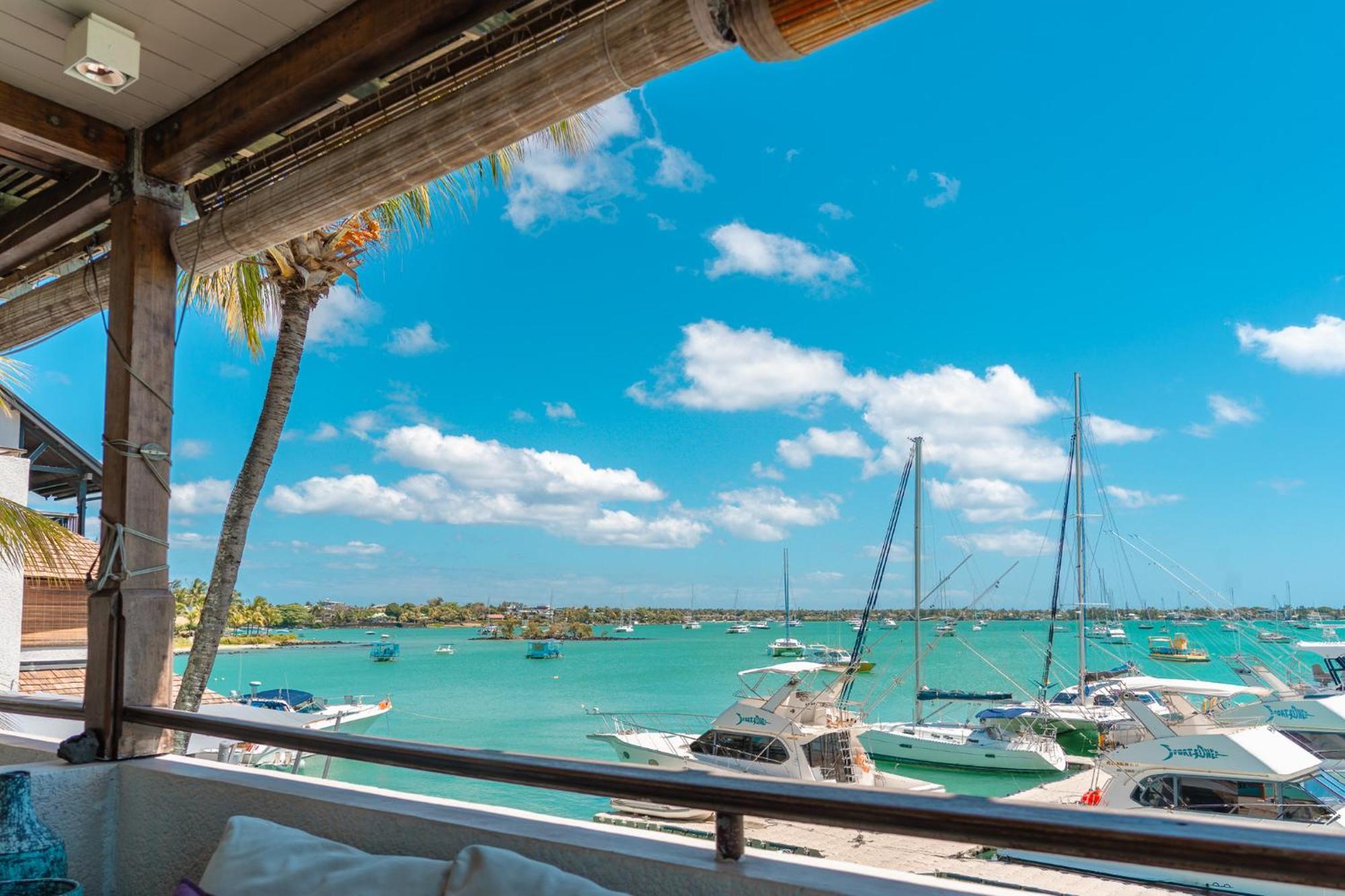 Beachfront Luxurious Stunning Sunset Boulevard Apartment, Grand Baie Exteriör bild